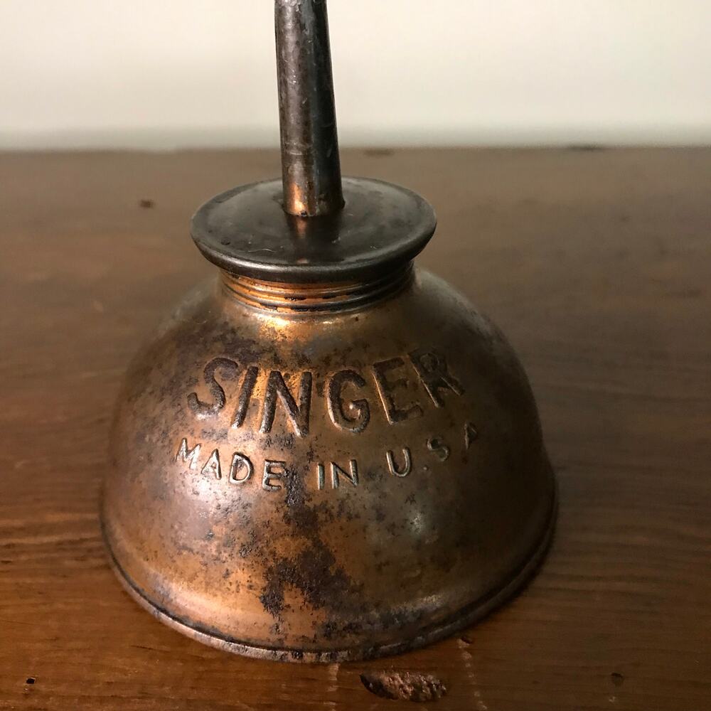 Vintage Singer Mini Oil Can Made in the USA Measures 4"x6" - Picture 2 of 6